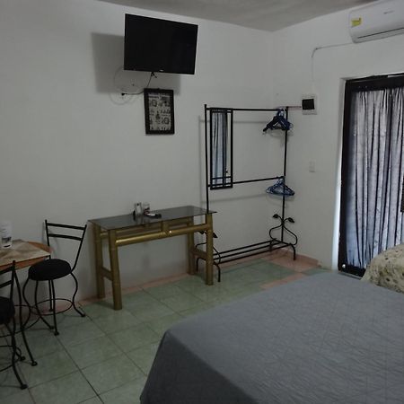 Habitaciones-Comodas-Aire-Wifi-Tv-Cerca De Playa-!!Excelente Precio II مانزانيلو المظهر الخارجي الصورة