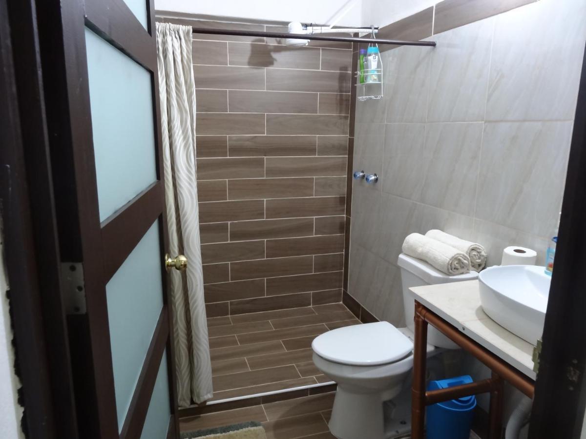 Habitaciones-Comodas-Aire-Wifi-Tv-Cerca De Playa-!!Excelente Precio II مانزانيلو المظهر الخارجي الصورة