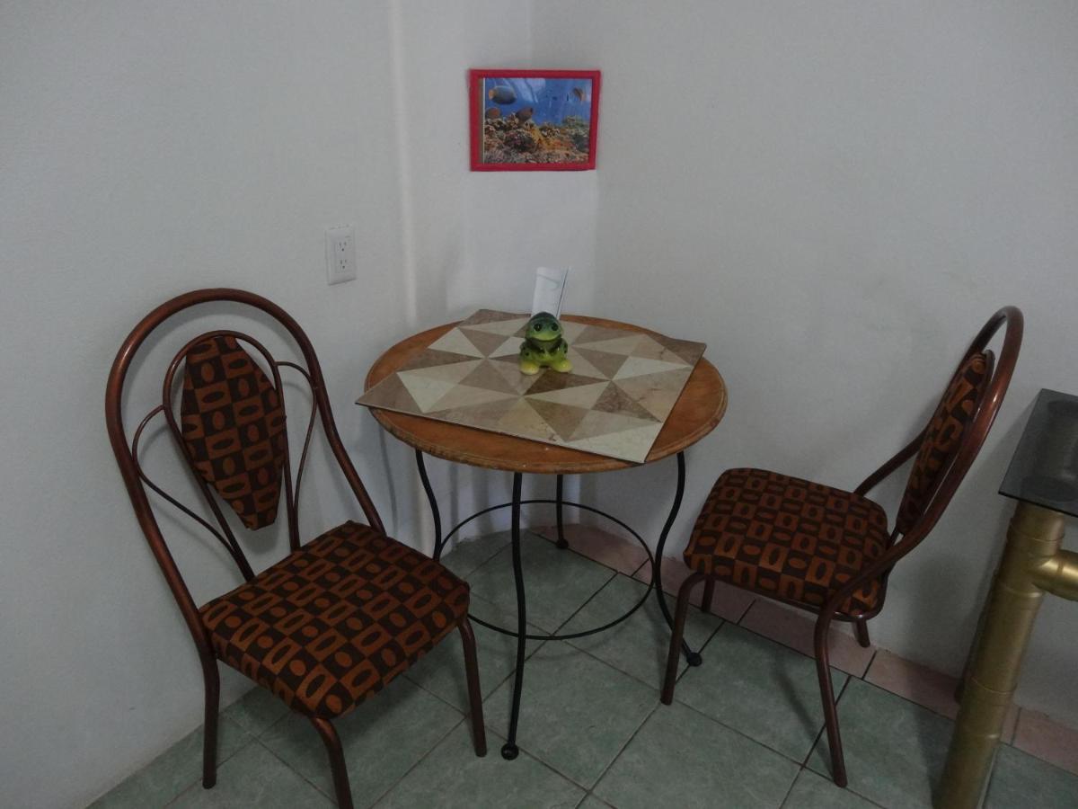 Habitaciones-Comodas-Aire-Wifi-Tv-Cerca De Playa-!!Excelente Precio II مانزانيلو المظهر الخارجي الصورة