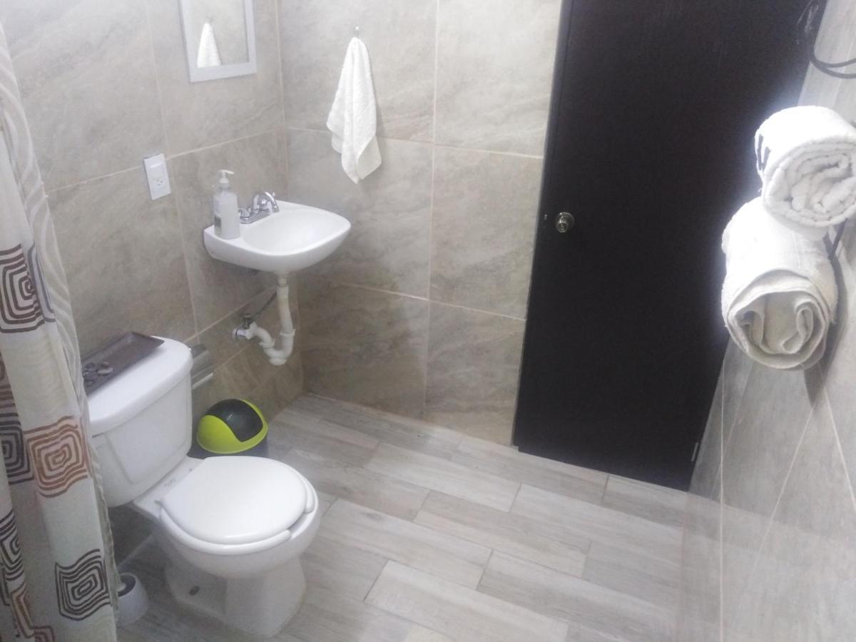 Habitaciones-Comodas-Aire-Wifi-Tv-Cerca De Playa-!!Excelente Precio II مانزانيلو المظهر الخارجي الصورة