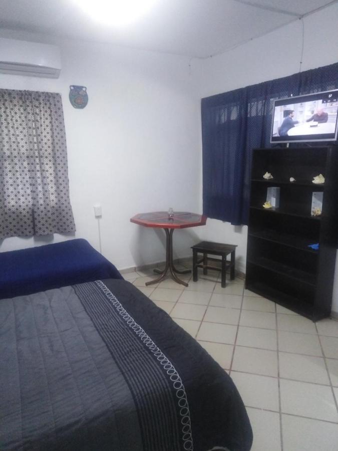 Habitaciones-Comodas-Aire-Wifi-Tv-Cerca De Playa-!!Excelente Precio II مانزانيلو المظهر الخارجي الصورة