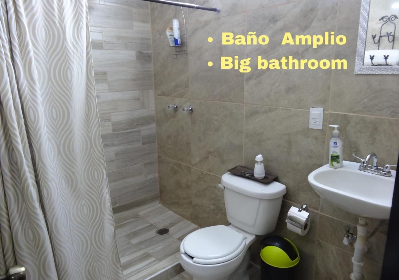 Habitaciones-Comodas-Aire-Wifi-Tv-Cerca De Playa-!!Excelente Precio II مانزانيلو المظهر الخارجي الصورة
