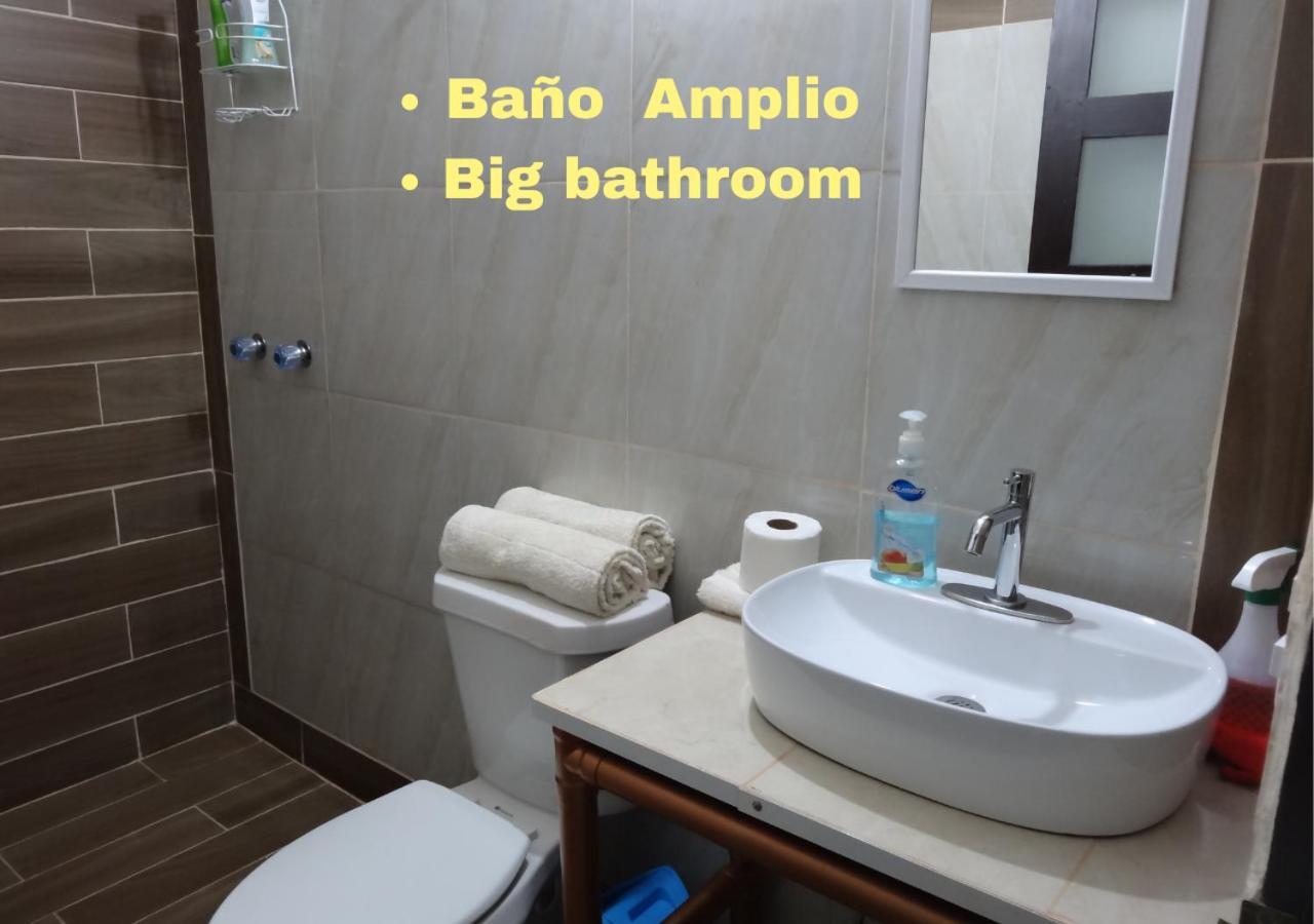 Habitaciones-Comodas-Aire-Wifi-Tv-Cerca De Playa-!!Excelente Precio II مانزانيلو المظهر الخارجي الصورة