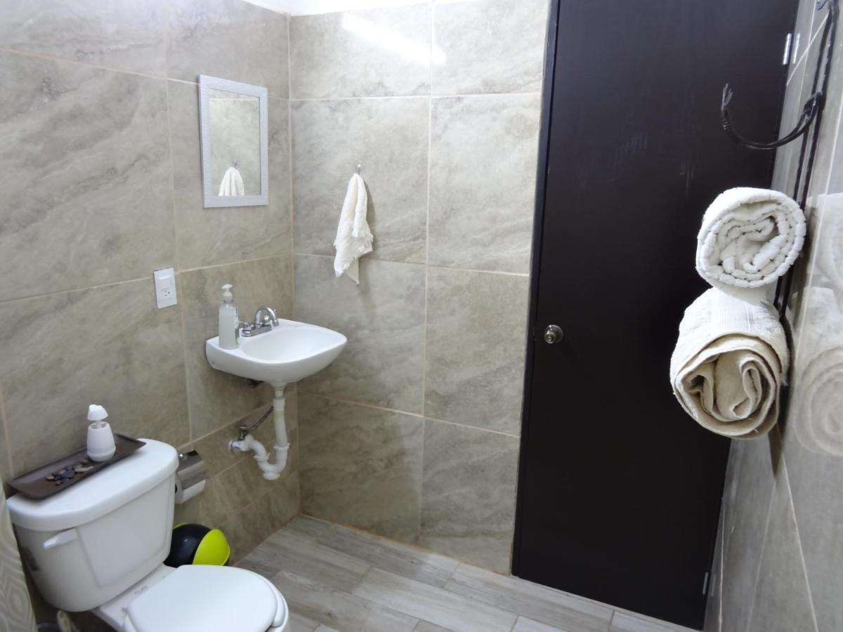 Habitaciones-Comodas-Aire-Wifi-Tv-Cerca De Playa-!!Excelente Precio II مانزانيلو المظهر الخارجي الصورة