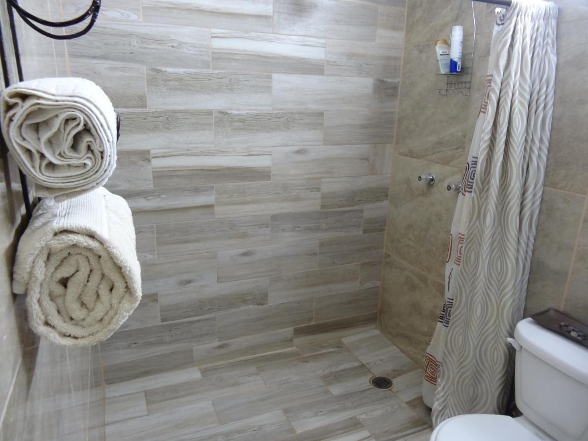 Habitaciones-Comodas-Aire-Wifi-Tv-Cerca De Playa-!!Excelente Precio II مانزانيلو المظهر الخارجي الصورة